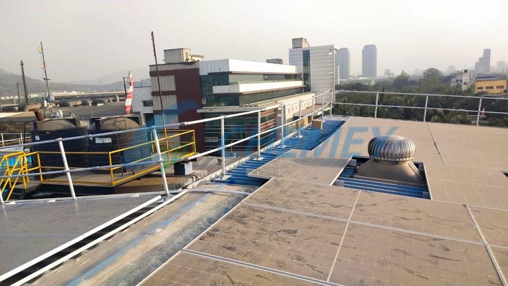 SOLAR ROOFTOP GUARDRAIL